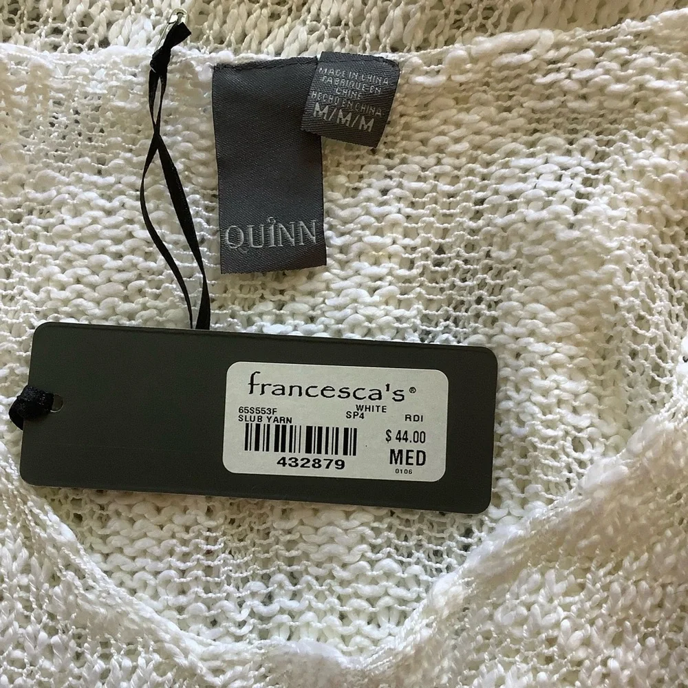 NWT Quinn Womens Size Medium Long Sleeve Split Hem Lightweight Sweater